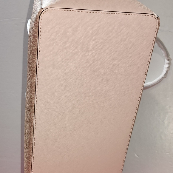 Michael Kors Gilly Large Drawstring Travel Tote - Picture 8 of 8